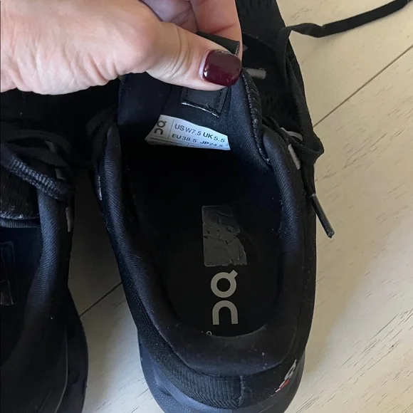 On Running Women’s Cloudsurfer - Picture 9 of 10